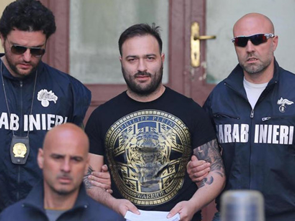 Cảnh báo mafia 'gài bẫy' cầu thủ, trọng tài để bán độ ở bóng đá châu Âu