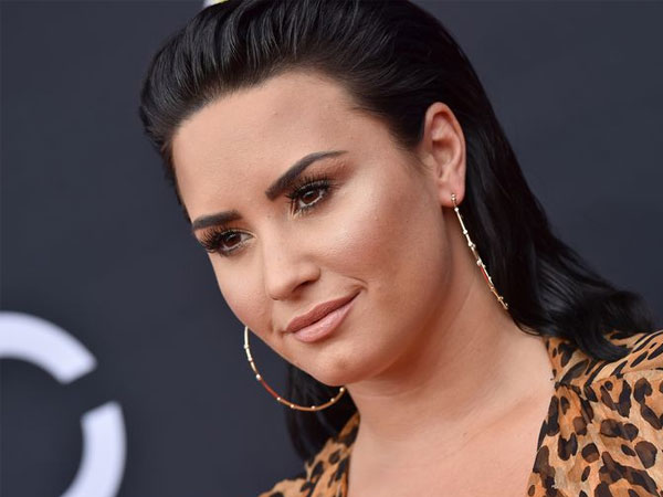 Demi Lovato liên tục buồn nôn, sốt cao sau khi sử dụng ma túy quá liều