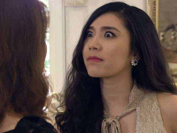 Dù xinh đẹp, quyến rũ nhưng vợ vẫn “bôi tro" vào mặt tôi trước toàn thể nhân viên vì bản tính này