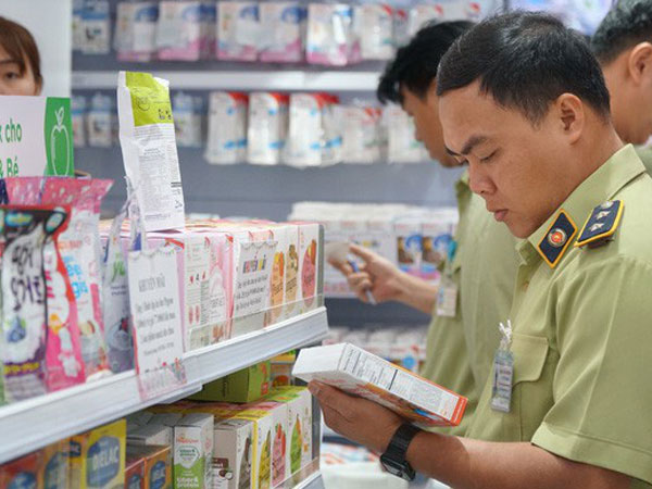 Hết treo thưởng 1 tỷ, Con Cưng lại nhắn tin trấn an không bán hàng 'dỏm' cho khách