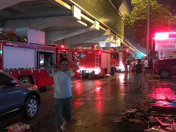 Chập điện ở tầng 15 khu chung cư, hàng trăm cư dân tháo chạy tán loạn trong đêm mưa