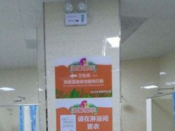 Công viên nước Trung Quốc lắp camera trong WC của phụ nữ