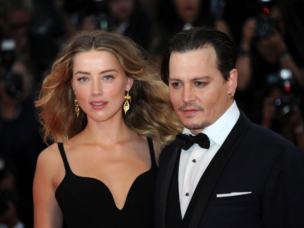 Johnny Depp khẳng định từng bị vợ cũ đấm hai phát vào mặt