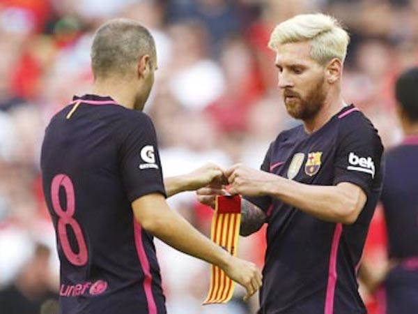 Messi tiếp quản băng đội trưởng Barca