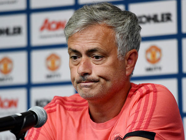 Mourinho muốn MU mua thêm ít nhất một tân binh