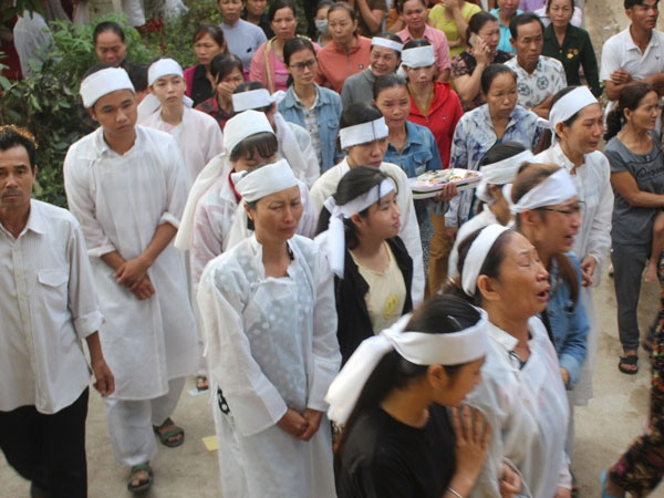 Nghìn người tiễn đưa nạn nhân vụ xe rước dâu gặp nạn