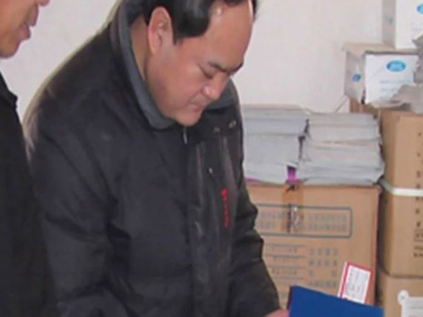 Quan chức tự tử vì bê bối vaccine