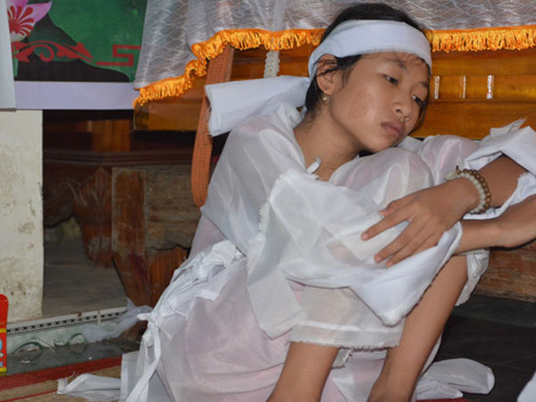 Vụ tai nạn 13 người chết: Cuộc điện thoại lúc rạng sáng báo tin '4 chị em giờ đã mồ côi'