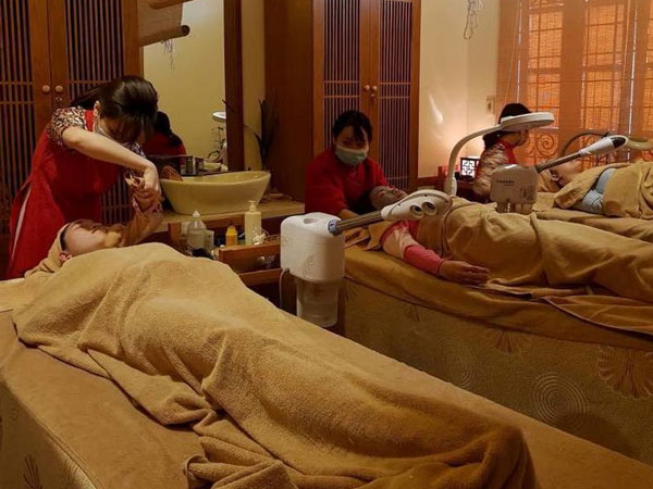 Đốt sạch tài sản tích cóp, gánh nợ tiền tỷ vì ham 'chân trong, chân ngoài'