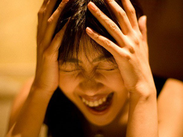 Lần đầu đi du lịch cùng công ty chồng, tôi choáng váng khi nhìn thấy đứa trẻ giống y chang con mình