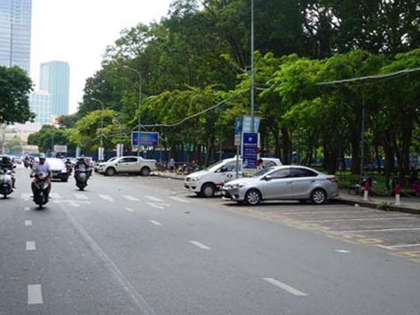 Lúng túng thu phí đỗ ôtô theo giờ