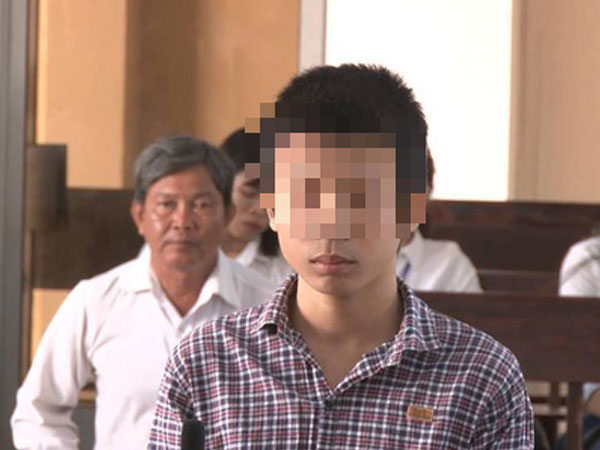 Muốn trả nợ thay mẹ, thiếu niên 15 tuổi cắt cổ lái xe ôm cướp tài sản