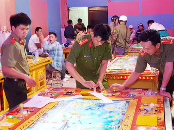 Thu giữ nửa tỉ đồng tại 2 tiệm game bắn cá trá hình