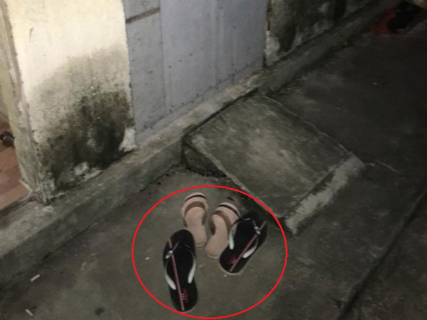Vượt trăm cây số đến thăm người yêu thấy cửa phòng đóng chặt, hai đôi dép bên ngoài, chàng trai hoang mang không biết làm sao