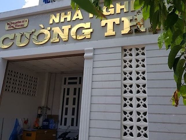 Cô giáo mầm non vào nhà nghỉ cùng trưởng phòng giáo dục để 'mượn tiền'