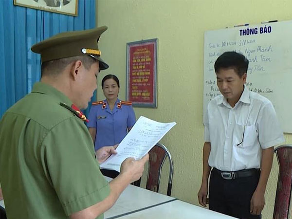 Hủy 16 đĩa CD bài thi, PGĐ Sở GDĐT Sơn La đối diện hình phạt nào?