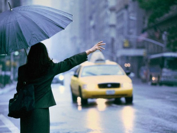'Bố ơi, sao có nhạc đám ma trên... taxi?'