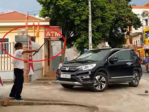 Nghi vấn bảo vệ ngân hàng đập phá ô tô ở Thái Bình: Thông tin mới nhất từ cơ quan công an