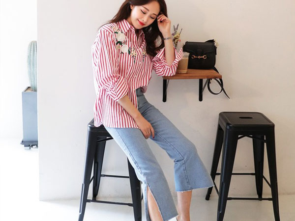 Quần jeans ống xẻ bên không phải là bị lỗi đâu mà chính là hot trend năm nay đấy!