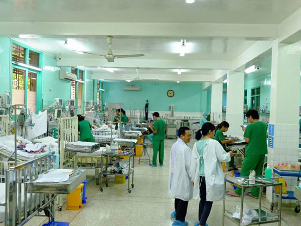 TP.HCM: Cha không giữ được bình tĩnh, 'lỡ tay'làm con trai 2 tháng tuổi xuất huyết não vì quấy khóc không chịu ngủ