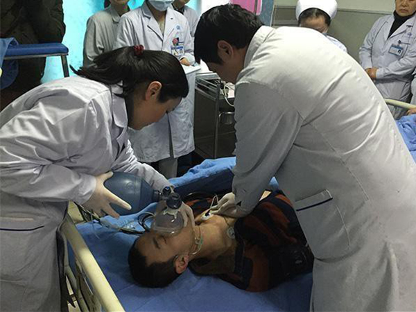Chàng trai 19 tuổi bị suy thận giai đoạn cuối, nguyên nhân là thói quen hàng triệu người đang mắc phải