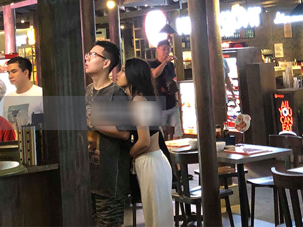 Andree và bạn gái mới tay trong tay hẹn hò cực tình tứ ở Sài Gòn