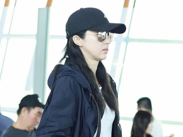 Bà xã sao nam 'Mị Nguyệt Truyện' tiều tụy, mệt mỏi trở về nhà giữa scandal chồng mang tội cưỡng bức