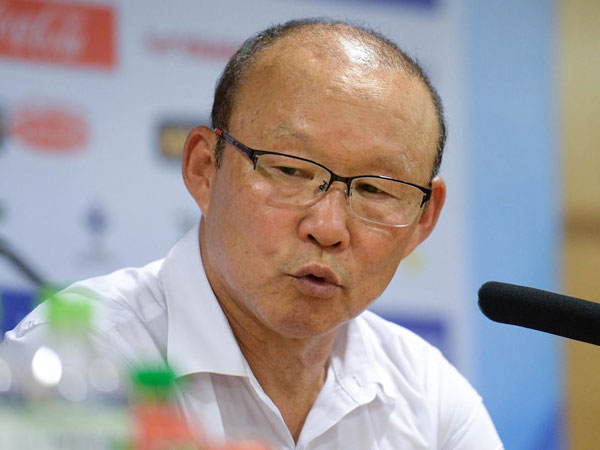 HLV Park Hang-seo: Tôi cứ tưởng Văn Hậu đã sút ra ngoài