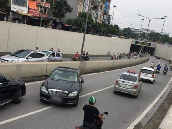 Lộ diện chủ sở hữu xe Mercedes biển 'ngũ quý 7' chạy ngược chiều trong hầm chui