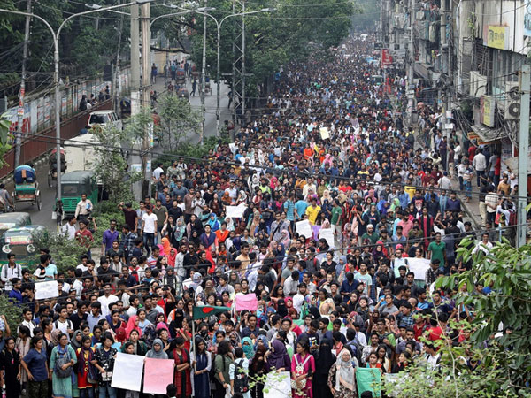 Biểu tình Bangladesh - vụ tai nạn làm tê liệt thành phố 18 triệu dân