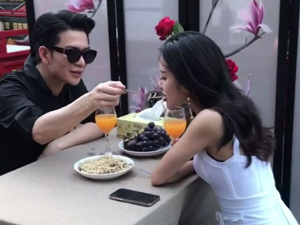 Cặp đôi gây choáng vì ăn hàng ở chợ thôi nhưng 'chanh sả' còn hơn cả Rich Kid