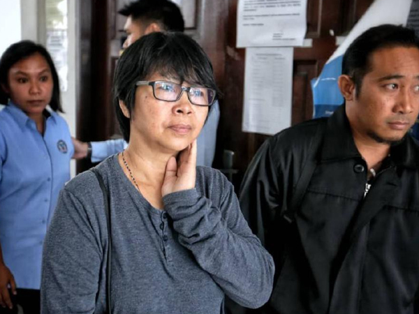 Cho chó ăn 32 cây kim khâu để trả thù, hành động dã man của bà mẹ không ngờ lại bị chính con gái ruột tố cáo