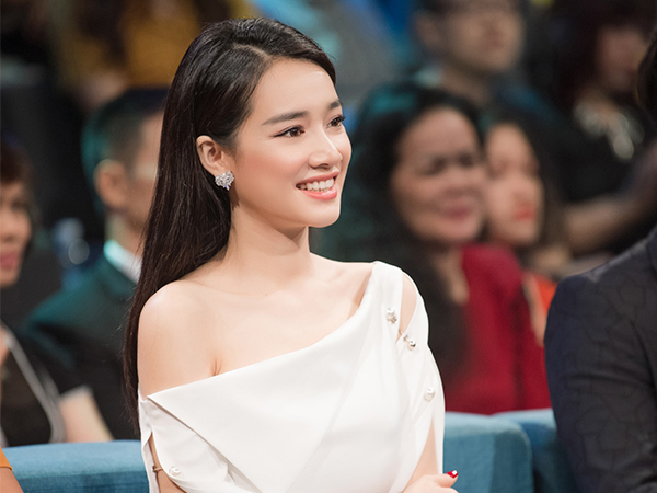 Cuối cùng Nhã Phương đã chính thức trả lời cho câu hỏi có còn yêu Trường Giang hay không?