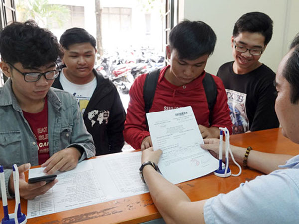 Điểm chuẩn khối ngành y dược giảm sâu
