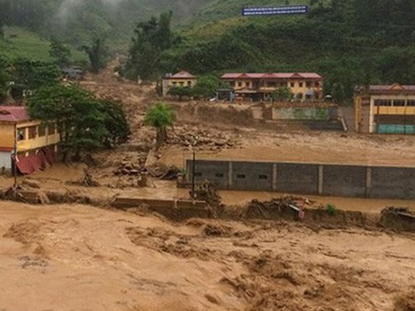 Mưa lũ ở Yên Bái khiến 11 nhà dân bị sập đổ, hư hỏng
