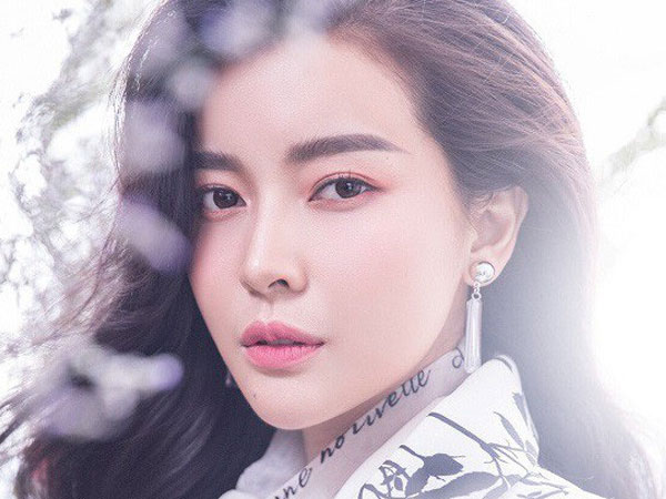 Cao Thái Hà: Gia đình phá sản, đang sống xa hoa trong nhà lầu phải về quê ở nhờ chòi lá