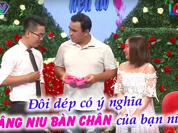 Chàng trai tặng dép tổ ong màu hồng vì muốn 'nâng niu đôi chân bạn gái' trong 'Bạn muốn hẹn hò'