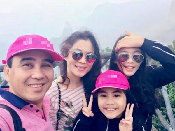 Khoe ảnh du lịch nước ngoài, vợ Quyền Linh vô tình để lộ sở thích đặc biệt của ông xã