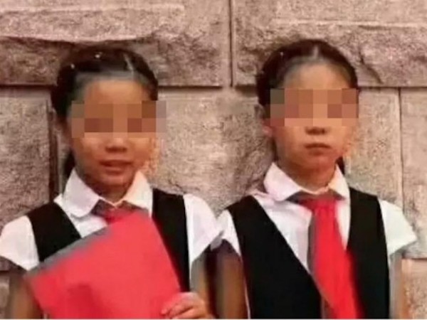 Sự trừng phạt đau đớn nhất cuộc đời người mẹ: Vì mải xem điện thoại mà hai con gái sinh đôi mất mạng trong chớp mắt