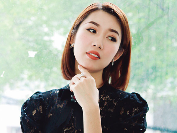 Thúy Ngân: Tôi không phải món hàng để người ta ra giá, hẹn tôi đi ăn tối bằng tiền