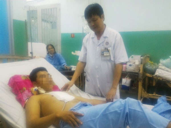 TP.HCM: Cãi nhau trong lúc nhậu, người thợ hồ bị đồng nghiệp dùng dao bấm đâm thủng tim