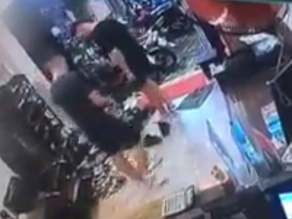 Video: Nam thanh niên Pháp mất đôi giày 500$ khi ăn trưa tại hostel ở Sài Gòn