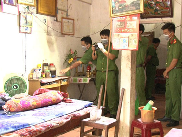 Án mạng chấn động: Nghi án con trai sát hại ba mẹ, đâm trọng thương cháu gái