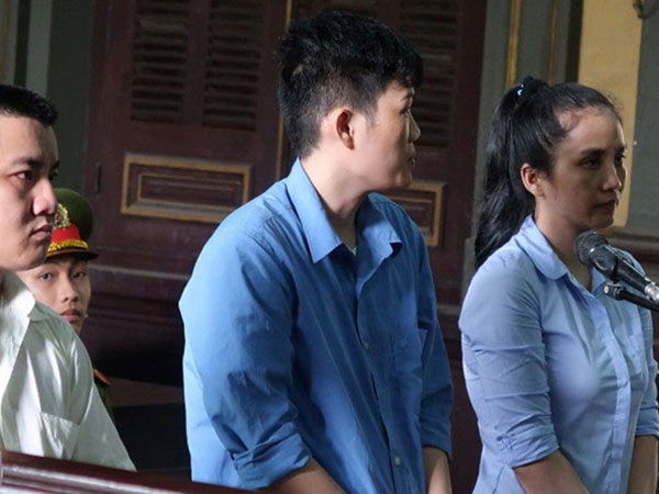 Giảm án cho 3 bị cáo được cán bộ hải quan tiếp tay buôn lậu