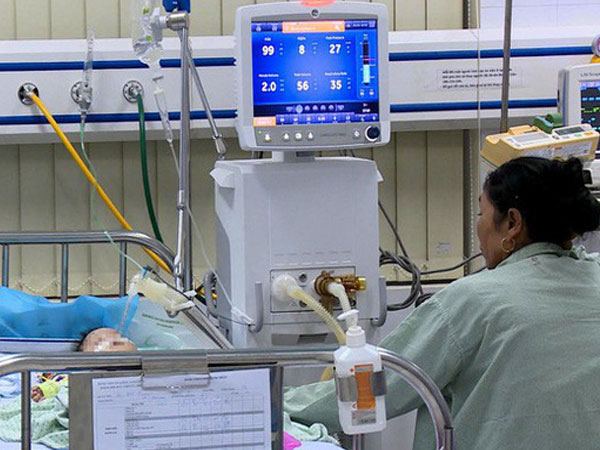 Khởi tố vụ bé 8 tháng tử vong do điều dưỡng tiêm nhầm thuốc