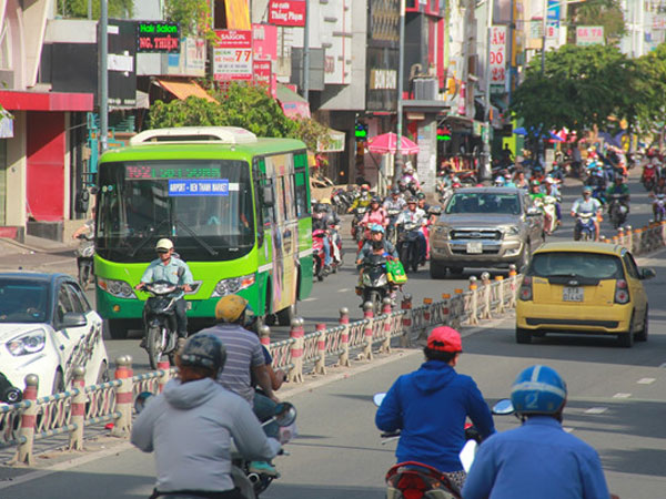 Tạm ngừng 2 tuyến xe buýt không hiệu quả ở Sài Gòn
