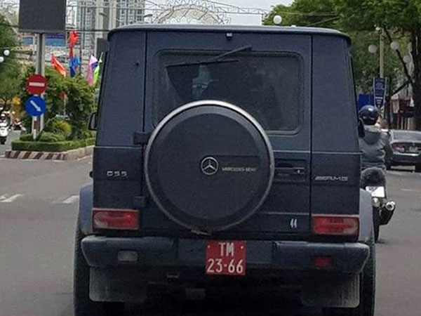 Xác định danh tính tài xế lái xe 'khủng' tiền tỷ gắn biển đỏ giả