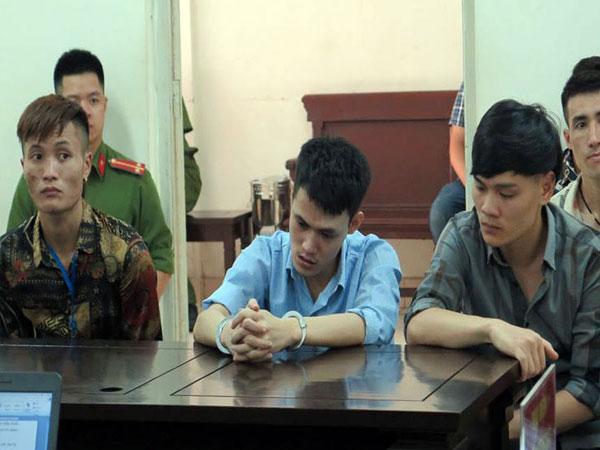Hà Nội: 'Ngáo ngơ' hầu tòa sau khi gây vụ nổ súng kinh hoàng