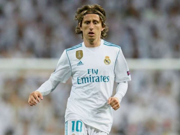 Nhận lương ‘khủng’, Modric đồng ý ở lại Real
