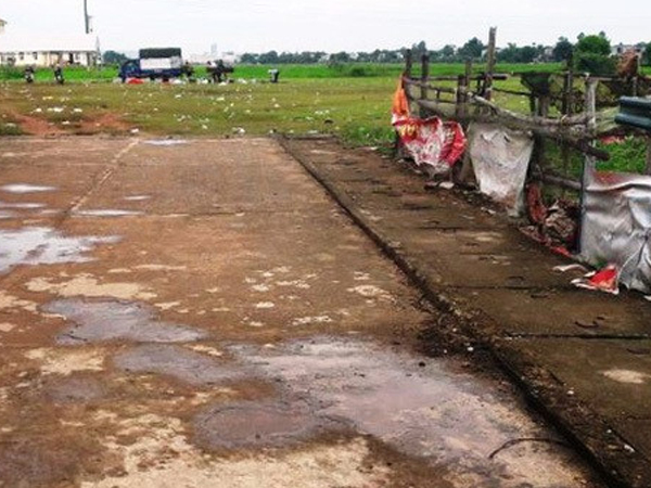 10X dùng dao đâm chết người ở hội trại hè